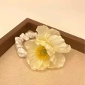 Elastico per capelli floreale con petali gialli e bianchi su nastro di seta in vassoio - Elastico per Capelli Papavero Champagne