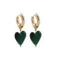 Boucles d'oreilles créoles dorées vintage avec pendentifs cœur en verre vert foncé - Vert