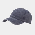 Vue détaillée de la texture du denim délavé bleu marine et des coutures d'une casquette - Bleu marine