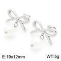 Orecchini a fiocco con perla in argento elegante con dimensioni di 19x12mm mostrate - Perla Acciaio (KE115352-KFC)