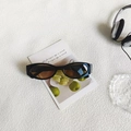 Retro irregular cat-eye sunglasses with wide black frames and dark lenses for a modern look - Dark Brown