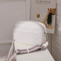Sac bandoulière blanc en similicuir avec bandoulière tissée à rayures tendance - Blanc
