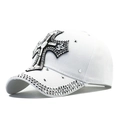 Berretto da baseball bianco con croce nera decorata con strass e dettagli lucidi - Bianco