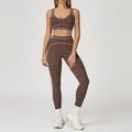 Ensemble de yoga marron deux pièces avec brassière et legging taille haute à liserés blancs - S / Haut Et Bas / Brun Chocolat Foncé