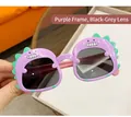 Lunettes de soleil enfant dinosaure violettes avec verres gris et pointes vertes - Violet