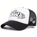 Détail de la broderie ALWED et du patch dessin animé sur le côté de la casquette mesh - Réglable / Noir