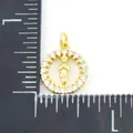 Goldener runder Zirkonia-Anhänger mit Betende-Figur-Zentrum für DIY-Schmuck - Betende Figur