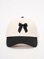Gorra de béisbol beige con lazo bordado negro y visera ajustable para la protección solar - Talla única / Crema/Negro