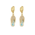 Detailansicht der Flip-Flop Ohrringe mit blauen Evil Eye Motiven und funkelnden Zirkonia-Steinen - Vollzirkonia Blau