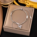 Bracelet pendentif cœur minimaliste avec chaîne asymétrique sur une boîte à bijoux - 【e98】bracelet En Forme De Cœur Couleur Acier