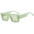 Modische quadratische Sonnenbrille mit dickem hellgrünem Rahmen und getönten Gläsern - Einheitsgröße / Transparentes Grün (C5)