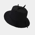 Dettaglio di cappello alla pescatora nero in cotone con corna e laccio regolabile - Nero