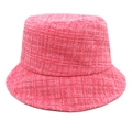 Gros plan sur le bob en tweed rose montrant le tissage texturé et les finitions soignées - M (56-58cm) / Rose Rouge