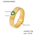 18k vergoldeter Edelstahlring mit herzförmigem grünem Glasstein als Akzent-Detail - Gold/Grün