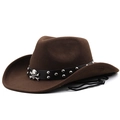 Détail du chapeau de cowboy en feutre avec bandeau en cuir, emblème de crâne et clous argentés - M(56-58CM) Réglable / café