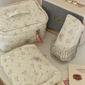 Set de tres neceseres blancos acolchados con estampado floral y cintas rosas - Pequeño / Lirio de los Valles