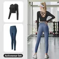 Damen Sportset mit schwarzem Langarm-Cutout-Oberteil und dunkelblauer High-Waist-Leggings - S / Oberteil Und Unterteil / Sternenschwarz + Walblau