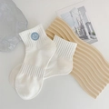 Calze bianche corte con ricamo smiley azzurro e texture in maglia elastica da donna - Bianco Blu Sorriso