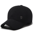 Gorra de invierno para hombre en mezcla de lana negra con emblema metálico - Ajustable / Negro
