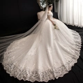 Elfenbeinfarbenes schulterfreies Brautkleid mit Spitze und langer Kathedralenschleppe - US 2 / Großer Schleppe / Weiß