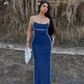 Abito longuette attillato blu scuro con bordi bianchi e spalline sottili stile moderno - S / Blu
