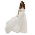 Elegante witte off-the-shoulder trouwjurk met kanten applicaties en een hartvormige hals - US 2 / Ivoor