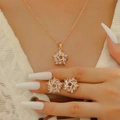Luxuriöses vergoldetes Schmuckset mit Zirkon-Spiralblumen-Halskette und passenden Ohrringen - Gold