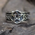 Bague pentagramme rétro avec motifs nœuds celtiques en argent oxydé sur pierre sombre - US 6 / Argent antique