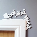 Décor de coin de porte de Noël blanc avec silhouette de Père Noël et rennes sur le cadre - Style Père Noël et Traîneau à Rennes Blanc (20cm)