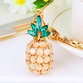 Porte-clés ananas doré avec perles champagne et cristaux verts pour sacs à main - Ananas Oeil de Chat Blanc