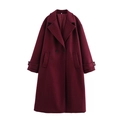 Détails du manteau en laine bordeaux avec grand revers et texture de tissu épais - Bordeaux
