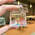Portachiavi borsa in acrilico luminoso con perline colorate ed effetto sabbie mobili - Rosa