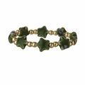 Détail des perles étoiles en céramique verte et perles dorées sur un bracelet - Perle de Bronze & Vert Herbe