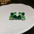 Minimalistische vierkante geometrische kristallen oorbellen in smaragd en lichtgroen - Zilveren oorsteker-Groen