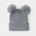 Bonnet en tricot gris classique avec deux grands pompons et bord côtelé - Gris