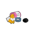 Emaille-Anstecknadel CAT PILLS Flasche mit süßen weißen und orangefarbenen Comic-Katzen - Rosa Katzenpillen-Flasche