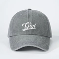 Gorra de béisbol vintage de mezclilla gris lavada con bordado Gigi blanco y correa ajustable - Ajustable / Gris
