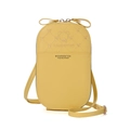 Primo piano della borsa a tracolla gialla in ecopelle con ricamo di orsetto e bel fiocco. - Stile Orsetto 2 / Giallo