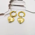 Elegante goldene Herz-Creolen mit Forever Love Gravur für Damen im Modestil - Gold