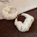 Pendientes de aro de punto de ganchillo trenzado en blanco crema con metal dorado - Pin de plata - Beige