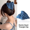 Haarklammer aus blauem Denim-Dreieck mit schwarzem Herzmuster für dickes Haar - Blaues Herz Dreieck Klammer