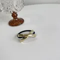 Elastico per capelli minimalista con nodo in metallo dorato a X e nastro nero elastico - Design a Croce / Oro
