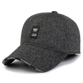 Cappello da baseball in maglia grigio scuro con paraorecchie per l'inverno all'aperto da uomo - Etichetta Nera Nero