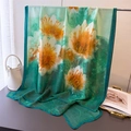 Élégante écharpe en soie avec dégradé vert et imprimé lotus orange pour femmes - XD25-3 Vert