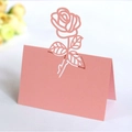 Marque-place rose découpé au laser avec rose et détail floral évidé élégant - Rose