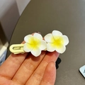 Handheld yellow wave duckbill hair clip with two white and yellow frangipani flowers - White Plumeria