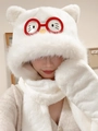 Détail de la texture de l'écharpe à capuche en peluche blanche avec broderie yeux de chat - Blanc (Chat à lunettes)