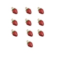 Dettaglio macro di dieci ciondoli a fragola in lega rossa con foglie verdi e ganci - 6# Stile Fragola