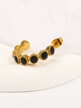 Pendiente de aro en acero dorado con gemas negras talladas y detalles de borde perlado - Dorado Negro Circonita
