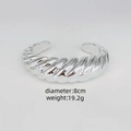 Pulsera de brazalete trenzada plateada de moda de 8 cm de diámetro y 19,2 g - Estilo Espiral Retorcido (J)